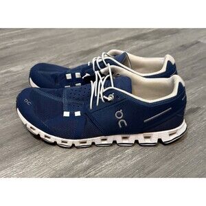 On Cloud 5 Women's Running Shoes Size 8. Navy/White Reflective Lightweight Comfy